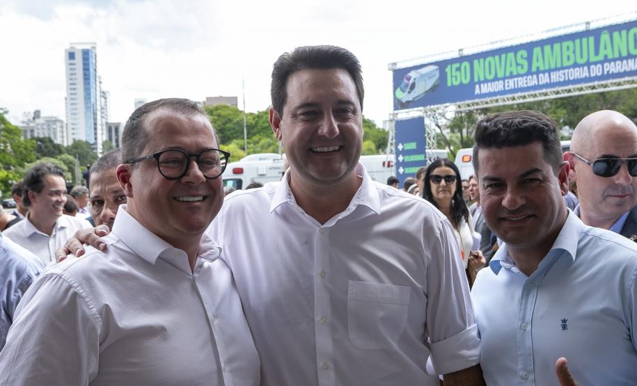 Governador entrega 150 ambulâncias com UTIs para todas as regiões do Paraná