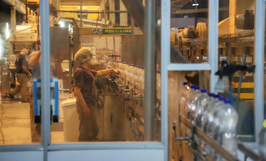 Com alta de 1,2% em 12 meses, indústria do Paraná cresce acima da média nacional