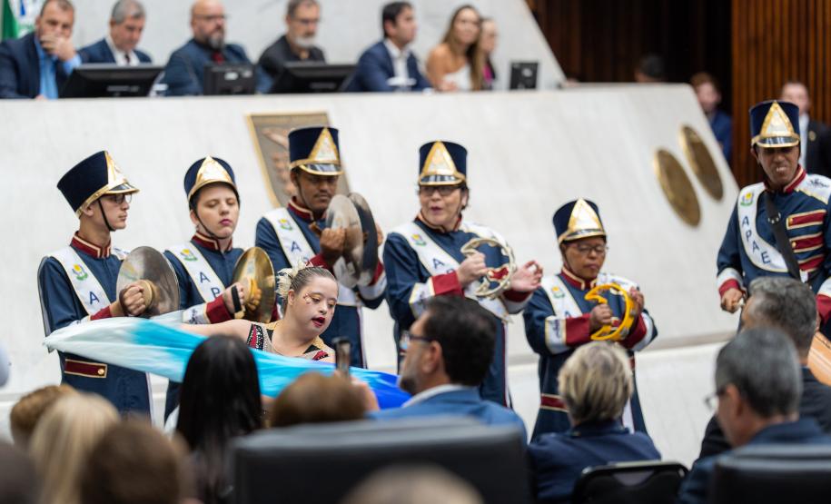 Em Sessão Solene na Alep, Seed-PR celebra avanço em investimentos para as APAEs e Coirmas