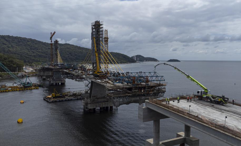 Com grande avanço no trecho estaiado, Ponte de Guaratuba chega a 85% de execução