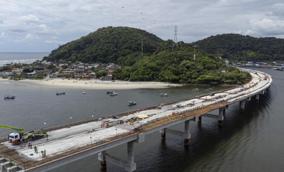 Com grande avanço no trecho estaiado, Ponte de Guaratuba chega a 85% de execução