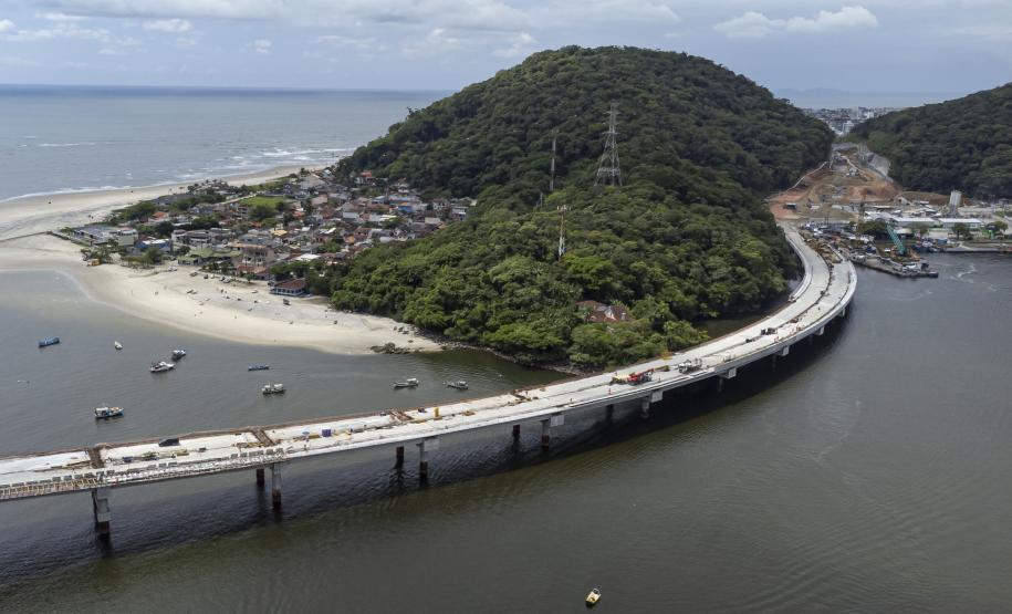 Com grande avanço no trecho estaiado, Ponte de Guaratuba chega a 85% de execução