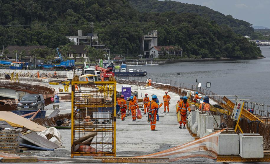 Com grande avanço no trecho estaiado, Ponte de Guaratuba chega a 85% de execução
