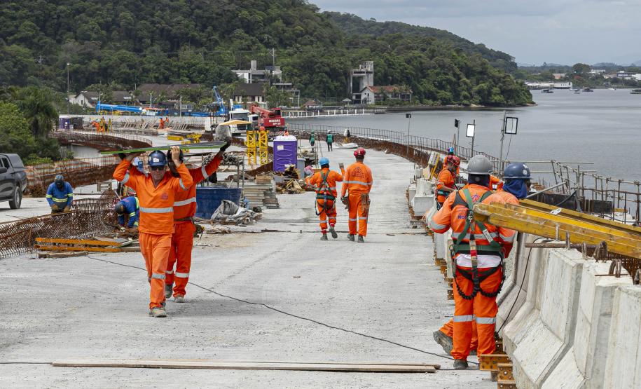 Com grande avanço no trecho estaiado, Ponte de Guaratuba chega a 85% de execução
