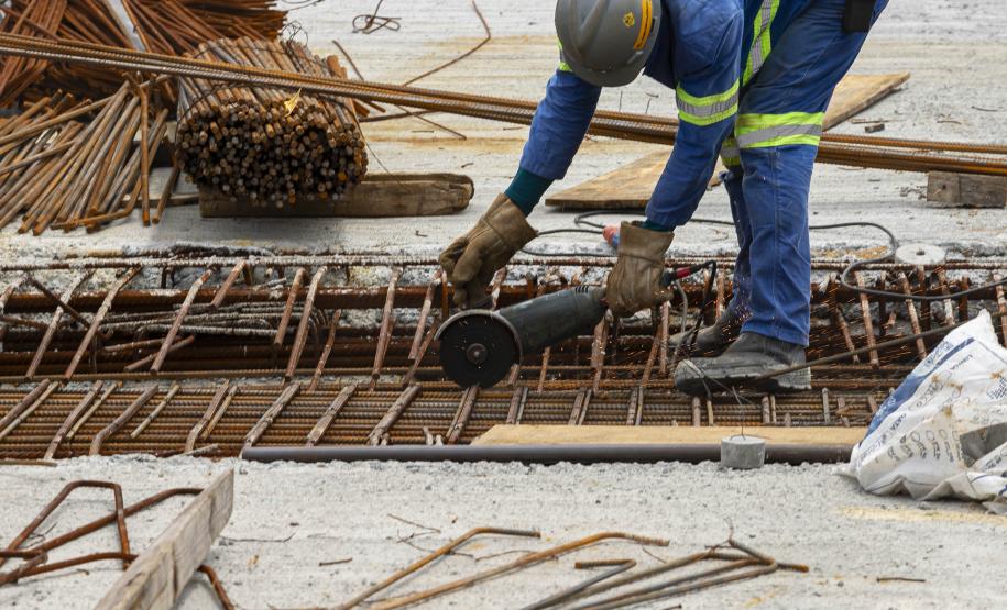 Com grande avanço no trecho estaiado, Ponte de Guaratuba chega a 85% de execução