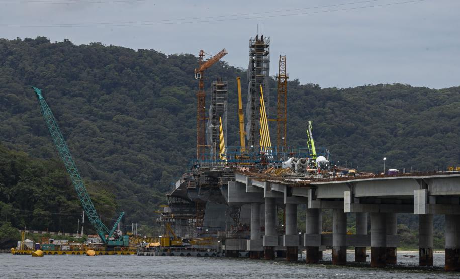 Com grande avanço no trecho estaiado, Ponte de Guaratuba chega a 85% de execução