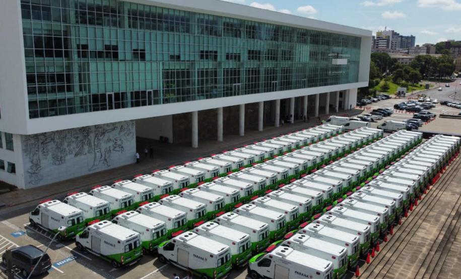 Governador entrega 150 ambulâncias com UTIs para todas as regiões do Paraná