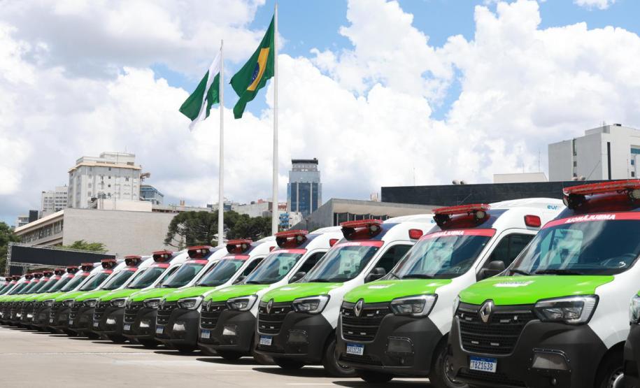 Governador entrega 150 ambulâncias com UTIs para todas as regiões do Paraná