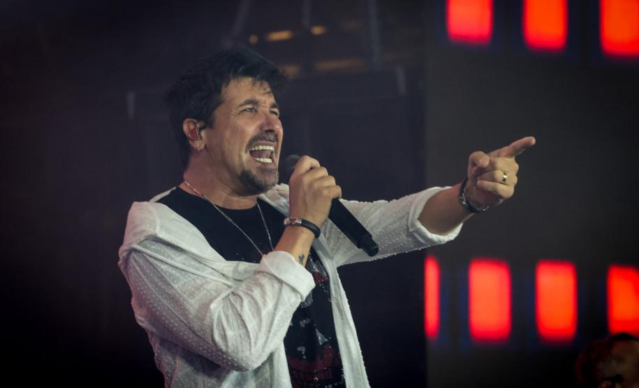 Roupa Nova mais do que dobra público de dois anos atrás no Verão Maior Paraná em Matinhos