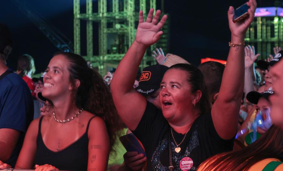 Roupa Nova mais do que dobra público de dois anos atrás no Verão Maior Paraná em Matinhos