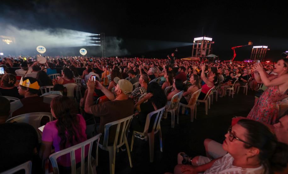 Roupa Nova mais do que dobra público de dois anos atrás no Verão Maior Paraná em Matinhos