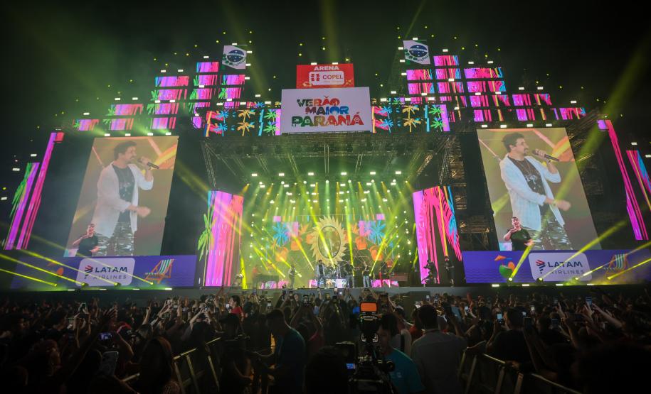 Roupa Nova mais do que dobra público de dois anos atrás no Verão Maior Paraná em Matinhos