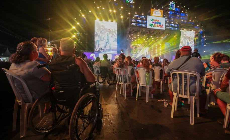 Roupa Nova mais do que dobra público de dois anos atrás no Verão Maior Paraná em Matinhos