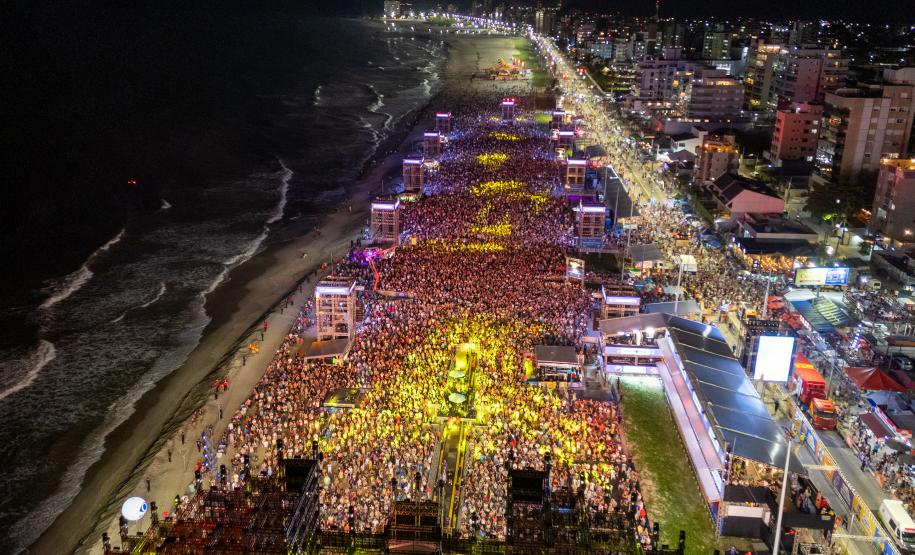 Roupa Nova mais do que dobra público de dois anos atrás no Verão Maior Paraná em Matinhos