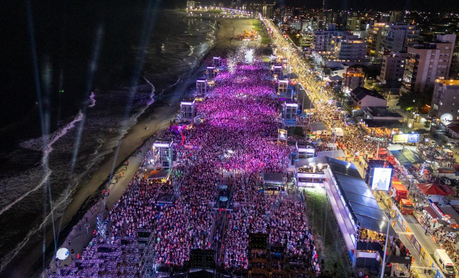 Roupa Nova mais do que dobra público de dois anos atrás no Verão Maior Paraná em Matinhos