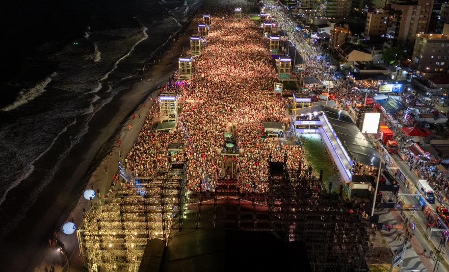 Roupa Nova mais do que dobra público de dois anos atrás no Verão Maior Paraná em Matinhos