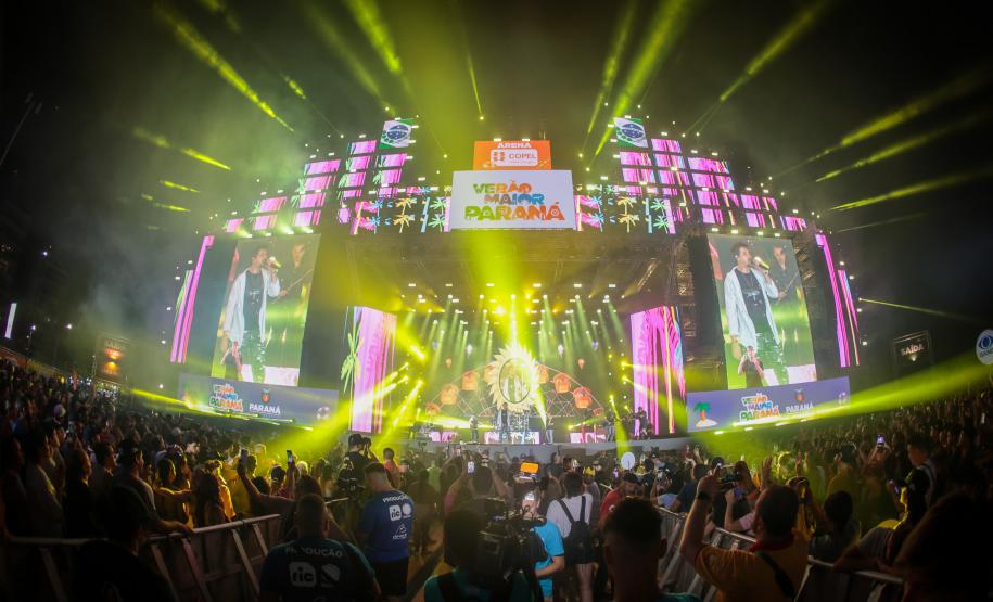 Roupa Nova mais do que dobra público de dois anos atrás no Verão Maior Paraná em Matinhos