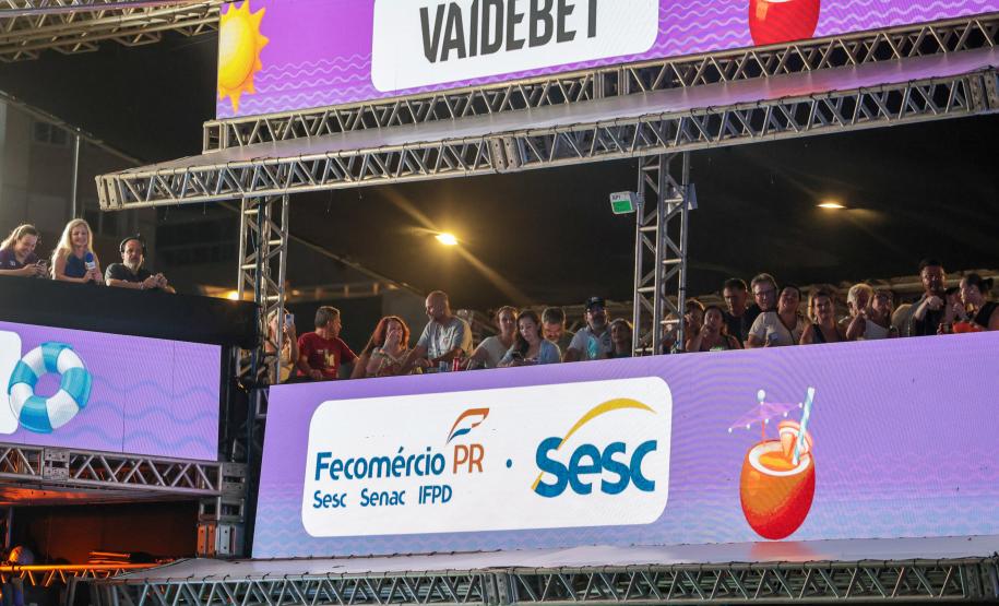 Roupa Nova mais do que dobra público de dois anos atrás no Verão Maior Paraná em Matinhos