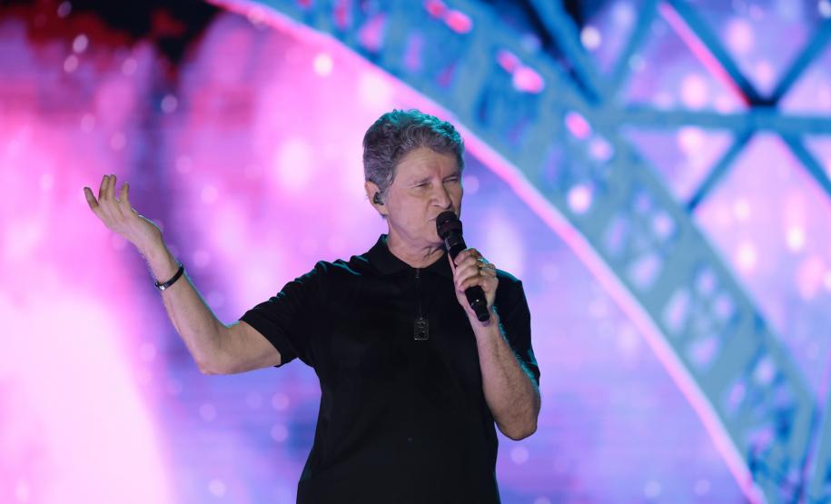 Roupa Nova mais do que dobra público de dois anos atrás no Verão Maior Paraná em Matinhos