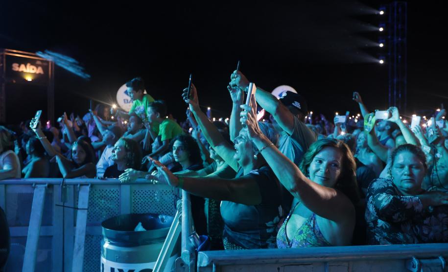 Roupa Nova mais do que dobra público de dois anos atrás no Verão Maior Paraná em Matinhos