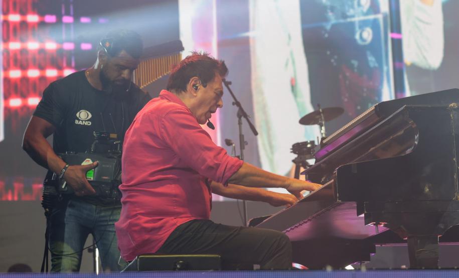 Roupa Nova mais do que dobra público de dois anos atrás no Verão Maior Paraná em Matinhos