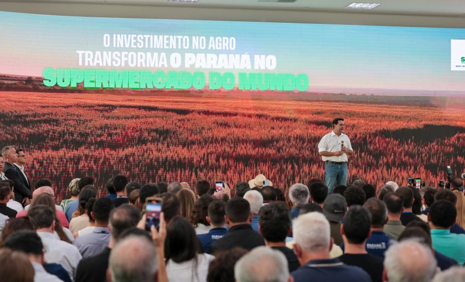 Ratinho Junior lança programas que levam energia mais potente e conectividade às propriedades rurais