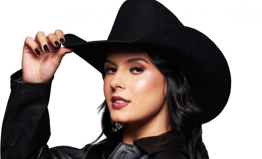 Na sexta-feira (30), Matinhos recebe uma das atrações mais aguardadas do Verão Maior Paraná. A cantora Ana Castela, conhecida como a “boiadeira”, sobe ao palco com a expectativa de entrar para o ranking dos maiores públicos desta edição.