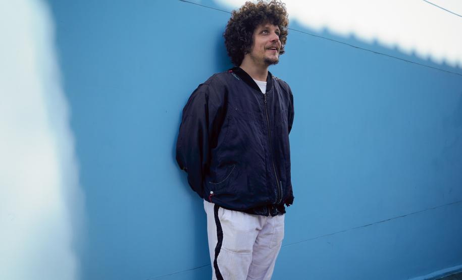 Ana Castela, Paralamas do Sucesso e comédia no teatro marcam a agenda cultural