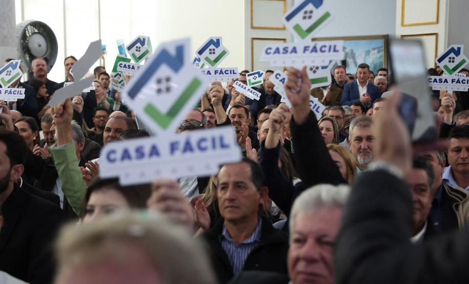 130 mil famílias: Casa Fácil impulsiona habitação e movimenta a economia do Paraná