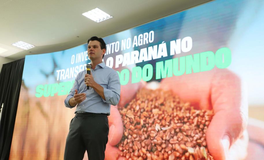 Ratinho Junior lança programas que levam energia mais potente e conectividade às propriedades rurais