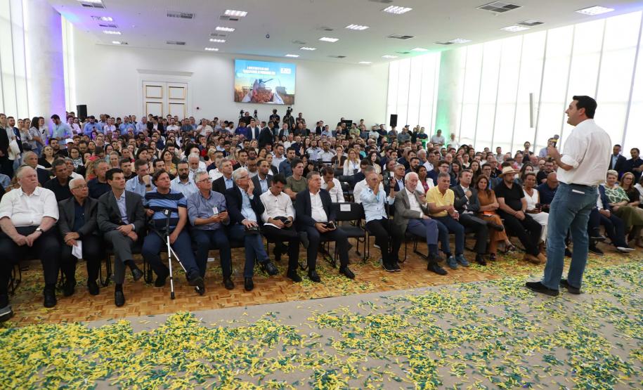 Ratinho Junior lança programas que levam energia mais potente e conectividade às propriedades rurais