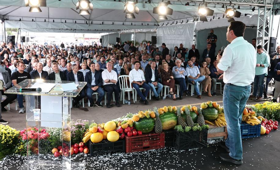 Ratinho Junior assina ordem de serviço do novo Mercado de Flores da Ceasa Curitiba