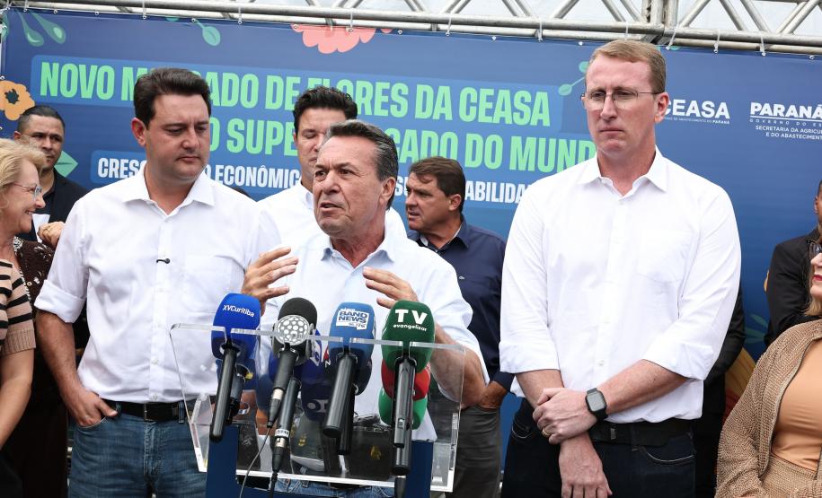 Ratinho Junior assina ordem de serviço do novo Mercado de Flores da Ceasa Curitiba