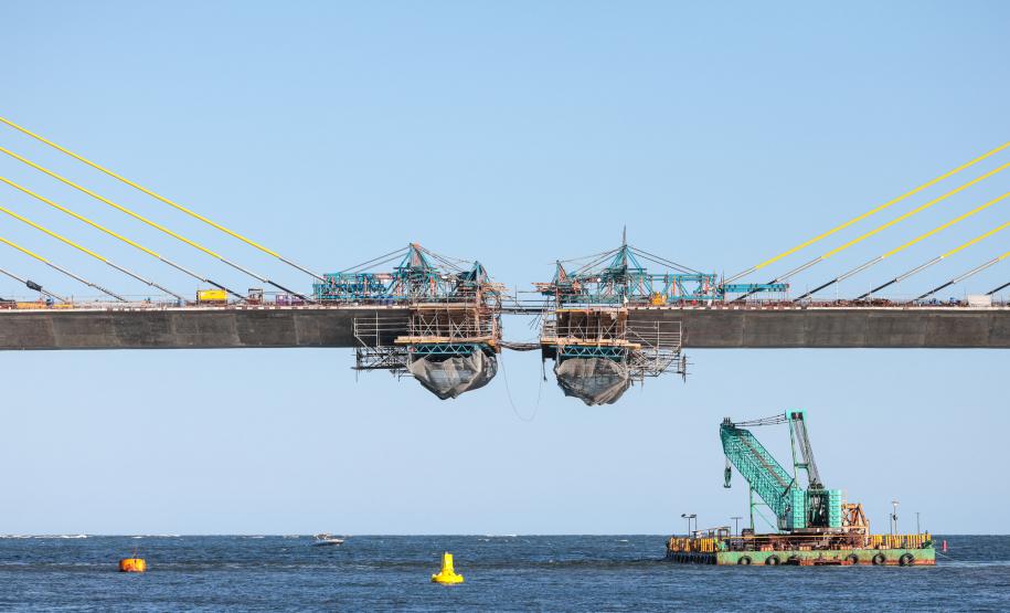 Com trecho estaiado quase pronto e 160 vigas lançadas, Ponte de Guaratuba atinge 91% de execução