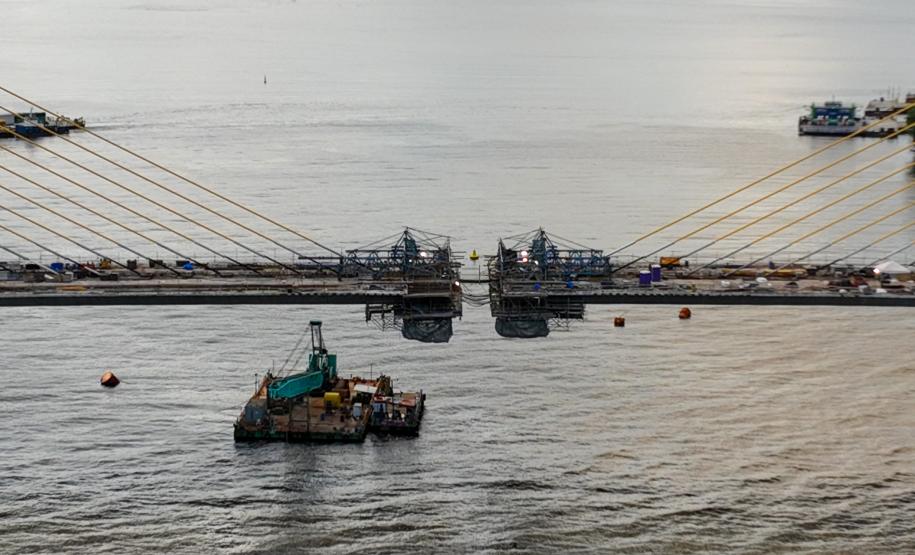 Com trecho estaiado quase pronto e 160 vigas lançadas, Ponte de Guaratuba atinge 91% de execução