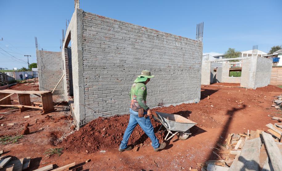 Construção de creche no município de Laranjal.