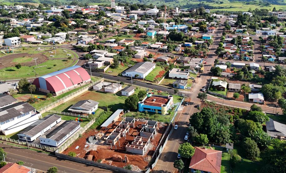 Construção de creche no município de Laranjal.