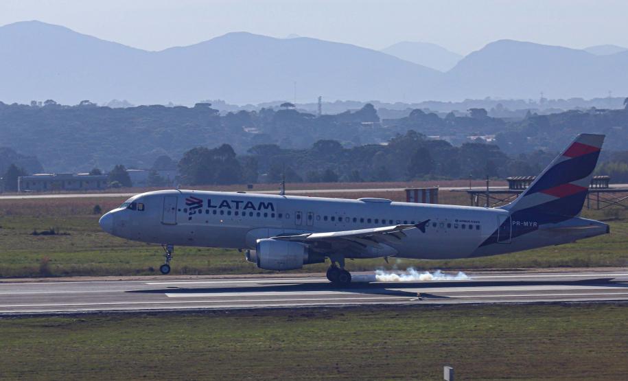 Principais aeroportos do Paraná esperam movimento de 172 mil pessoas durante Carnaval