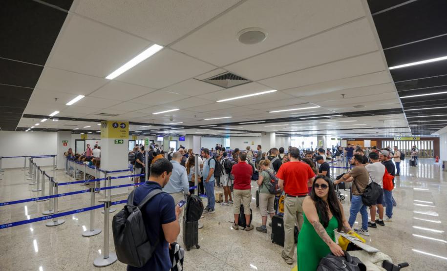 Principais aeroportos do Paraná esperam movimento de 172 mil pessoas durante Carnaval
