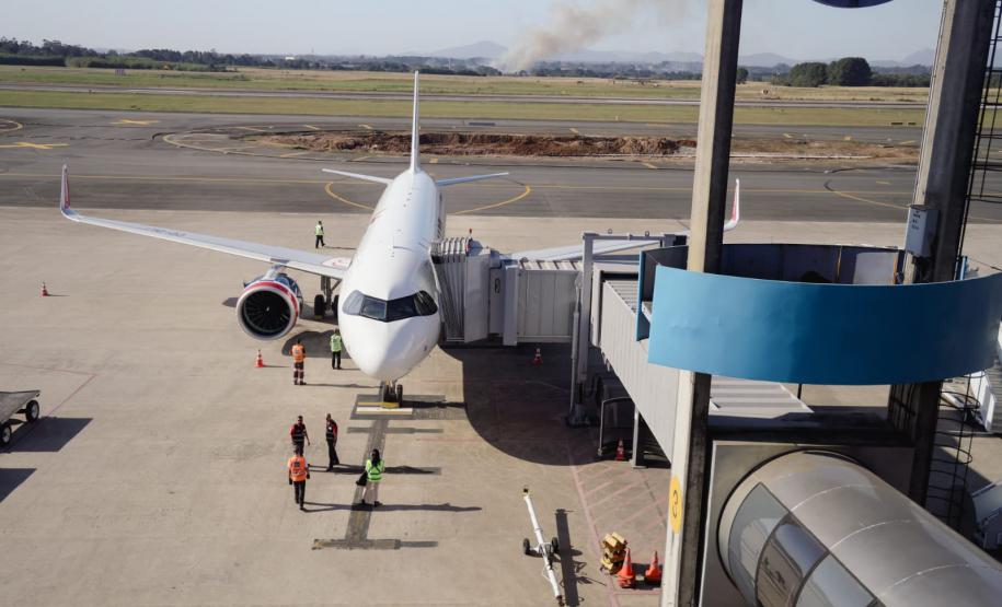Principais aeroportos do Paraná esperam movimento de 172 mil pessoas durante Carnaval