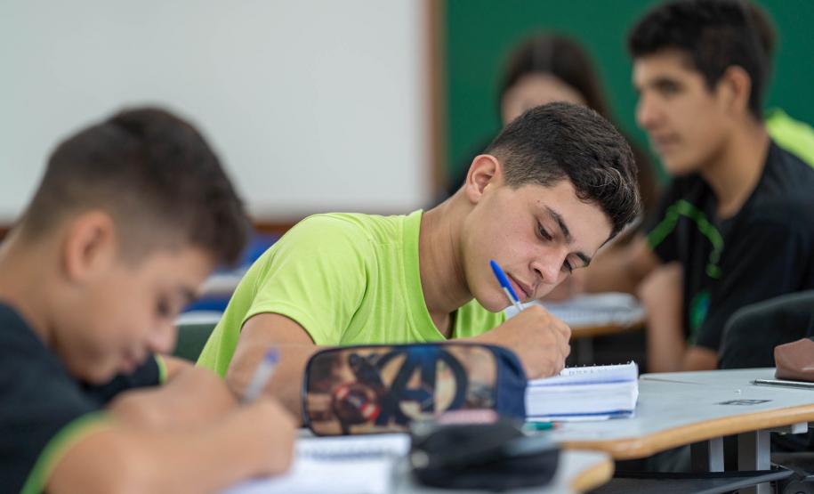 Proposta de aluna da rede vira lei e Paraná tem programa de orientação vocacional