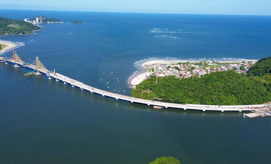 Com trecho estaiado quase pronto e 160 vigas lançadas, Ponte de Guaratuba atinge 91% de execução