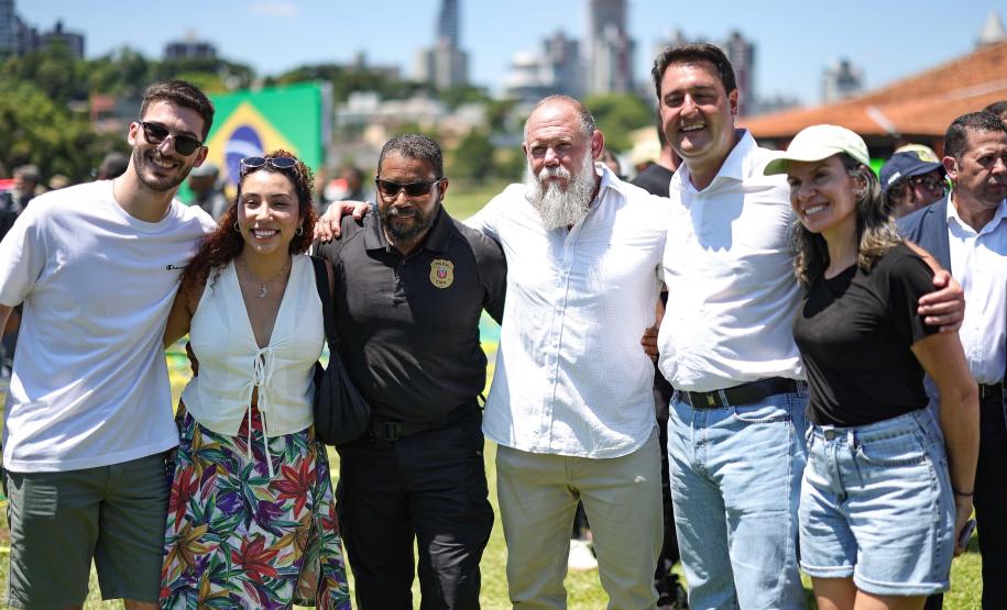 Ratinho Junior entrega 243 drones para monitoramento aéreo das forças de segurança do Paraná