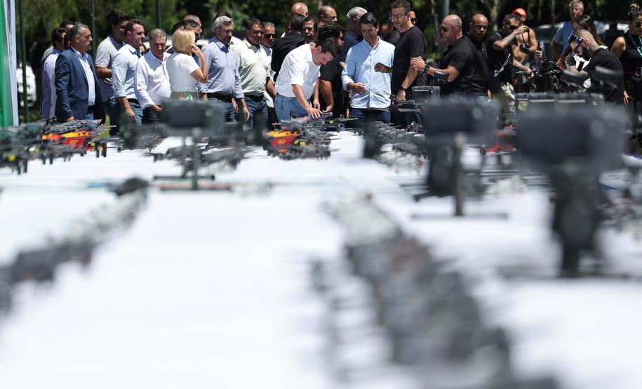 Ratinho Junior entrega 243 drones para monitoramento aéreo das forças de segurança do Paraná