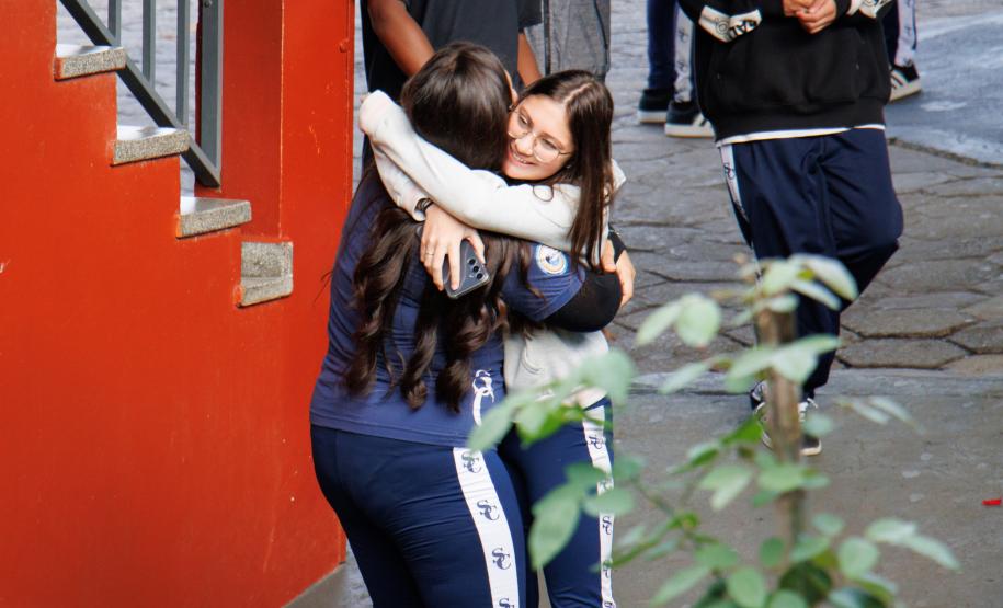 Com novidades, 1 milhão de estudantes da rede estadual voltam às aulas no Paraná