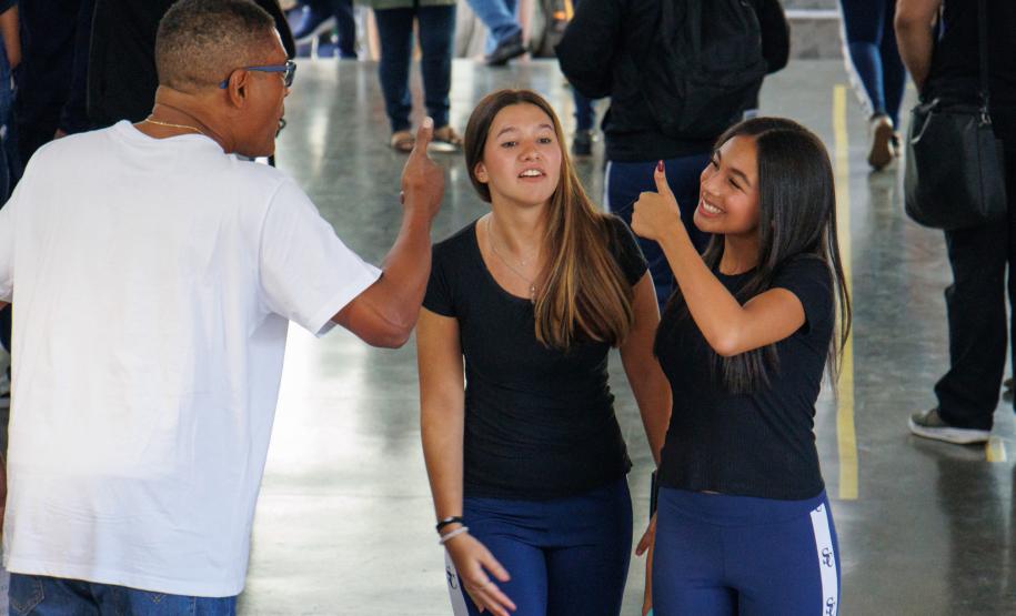 Com novidades, 1 milhão de estudantes da rede estadual voltam às aulas no Paraná