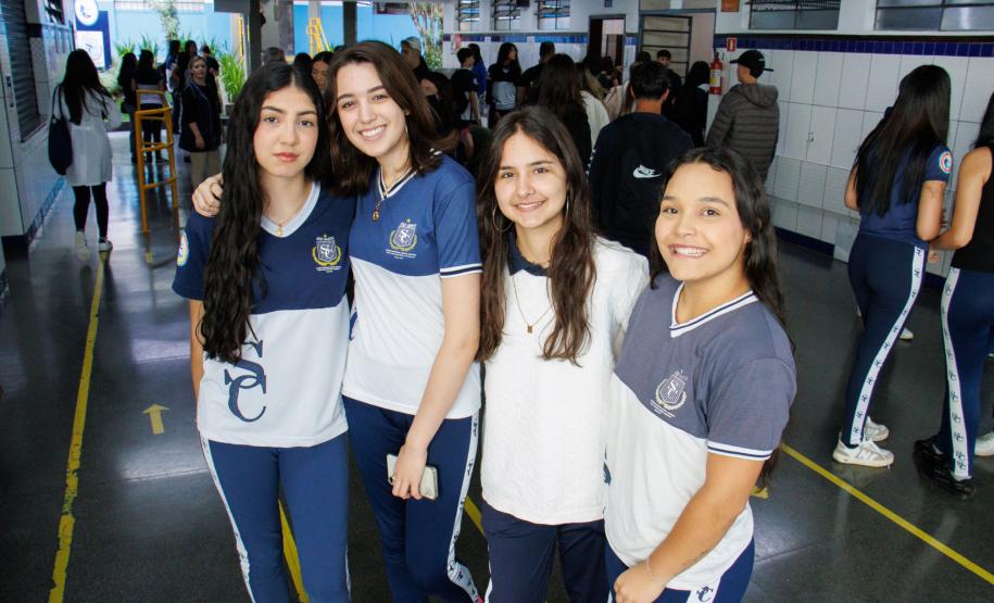 Com novidades, 1 milhão de estudantes da rede estadual voltam às aulas no Paraná