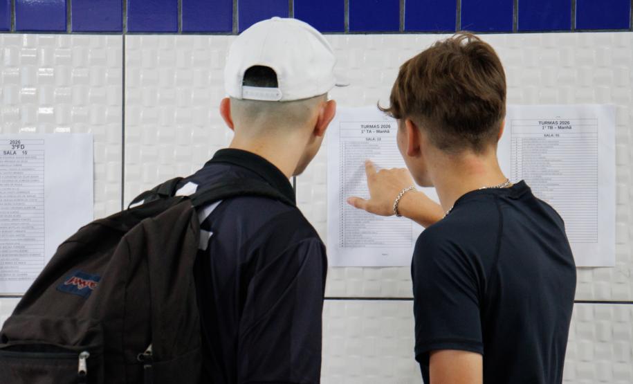 Com novidades, 1 milhão de estudantes da rede estadual voltam às aulas no Paraná