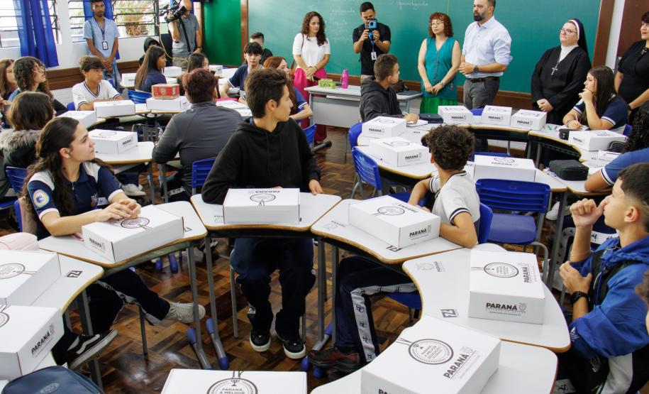 Com novidades, 1 milhão de estudantes da rede estadual voltam às aulas no Paraná