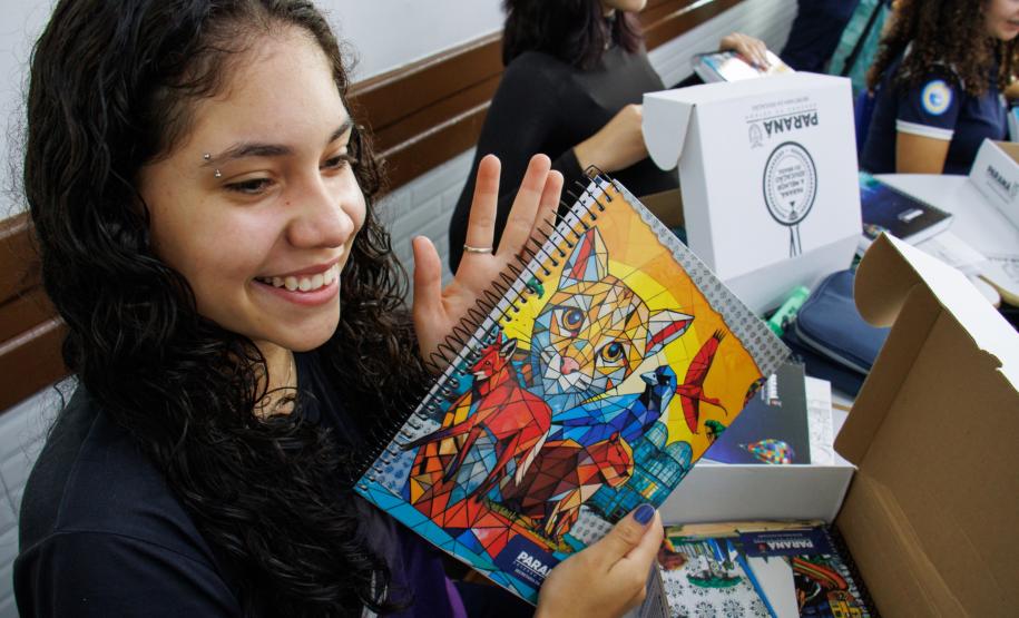 Com novidades, 1 milhão de estudantes da rede estadual voltam às aulas no Paraná